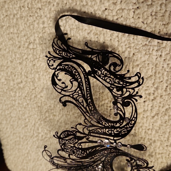 Masquerade mask - Picture 4 of 4